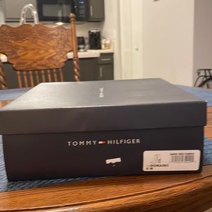 Like new Tommy Hilfiger dark red suede booties size 8M